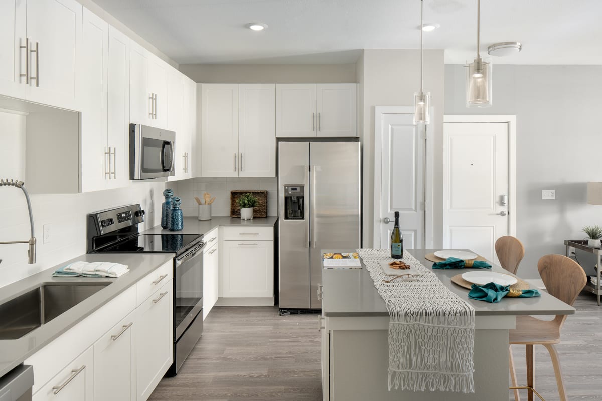 Photos Drift at Town Center East Apartments in Jacksonville, FL